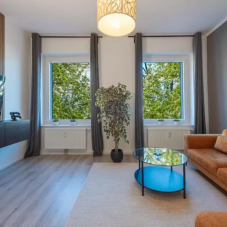 Modern Und Ruhig, Mit Garage & Ps4, Nahe Messe, Rue Und Uniklinik, Voll Ausgestattete Kueche, Bad Mit Dusche Und Badewanne